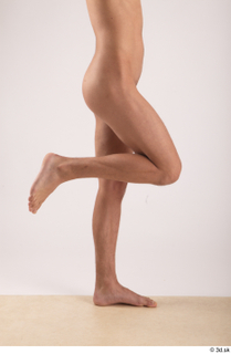 Colin  1 flexing leg nude side 0007.jpg